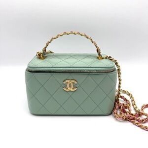 RARE! CHANEL CC Vanity bag purse 2023 Resort Seafoam Quilted Calfskin Pick Me Up